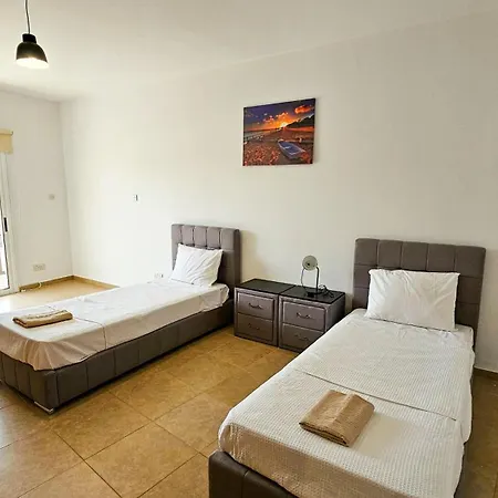 Sky Line Apartment, 150m From Chabad Lubavitch * Lárnaca