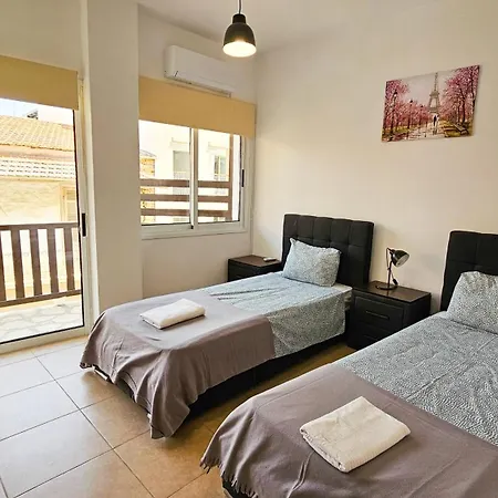 Sky Line Apartment, 150m From Chabad Lubavitch Apartamento Lárnaca