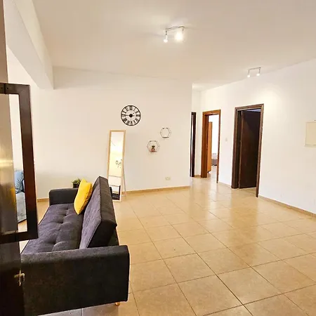 Sky Line Apartment, 150m From Chabad Lubavitch * Larnaca
