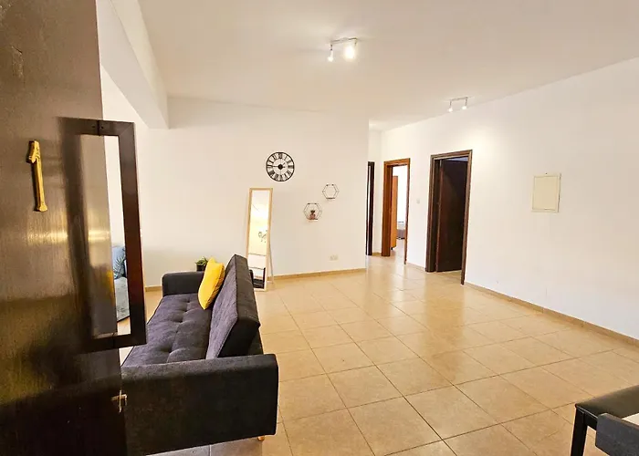 Sky Line Apartment, 150m From Chabad Lubavitch * Larnaca